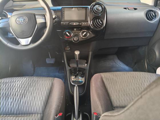 TOYOTA ETIOS 1.3 X 16V FLEX 4P AUTOMÁTICO TOYOTA ETIOS 1.3 X 16V FLEX 4P AUTOMÁTICO
